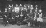 První žáci obecné školy v roce 1925